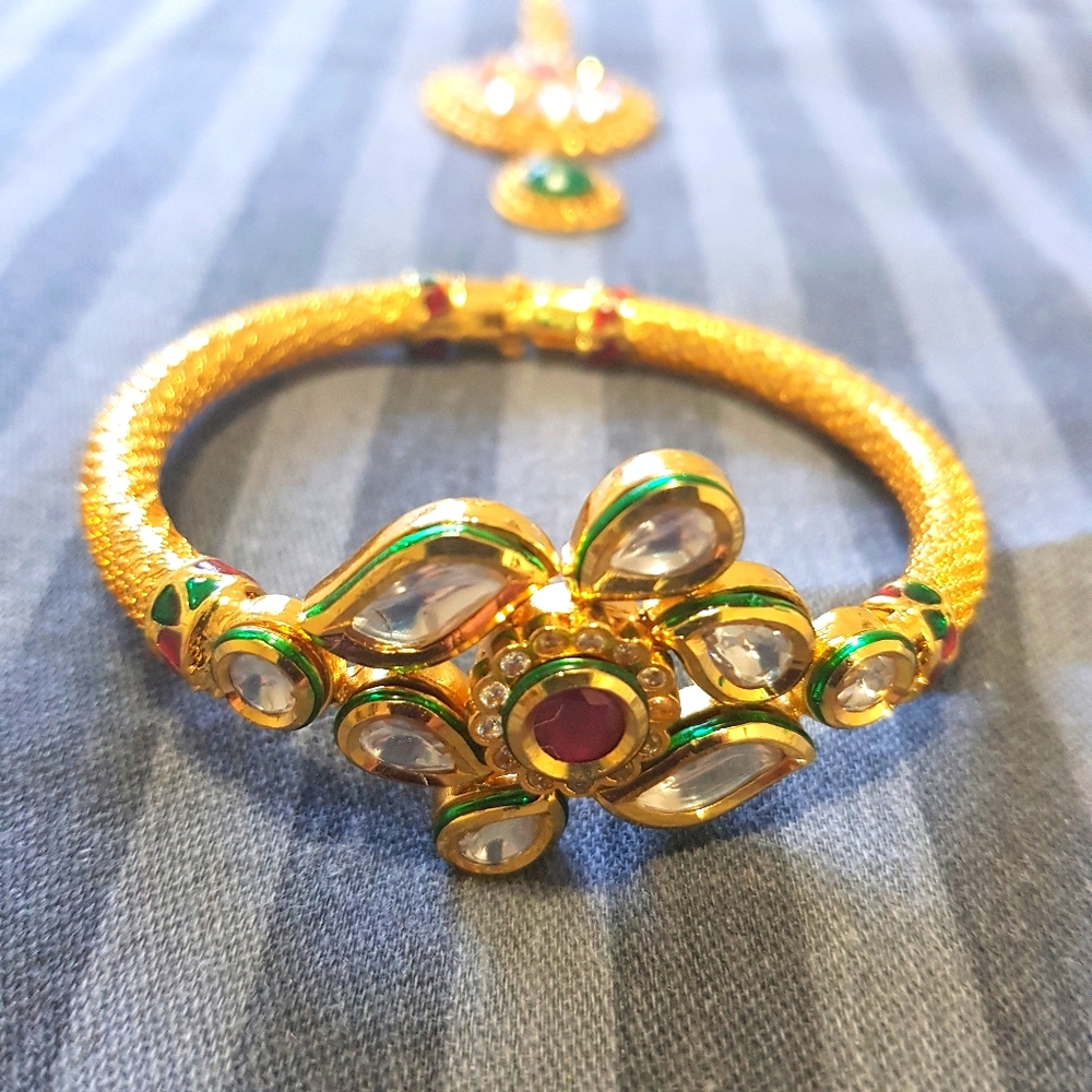 Gold COLORED Bracelet or Bangle